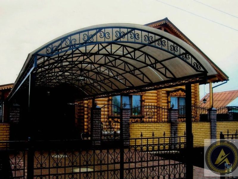 naves-polikarbonat-kovka-min